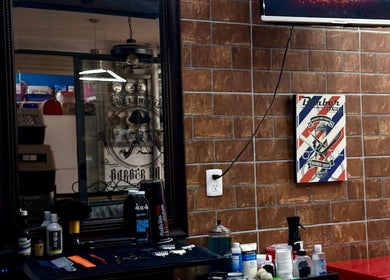 Interior rústico de The Laikans Barber Shop Valle de la Hacienda en Cuautitlán Izcalli, Estado De México, MX.