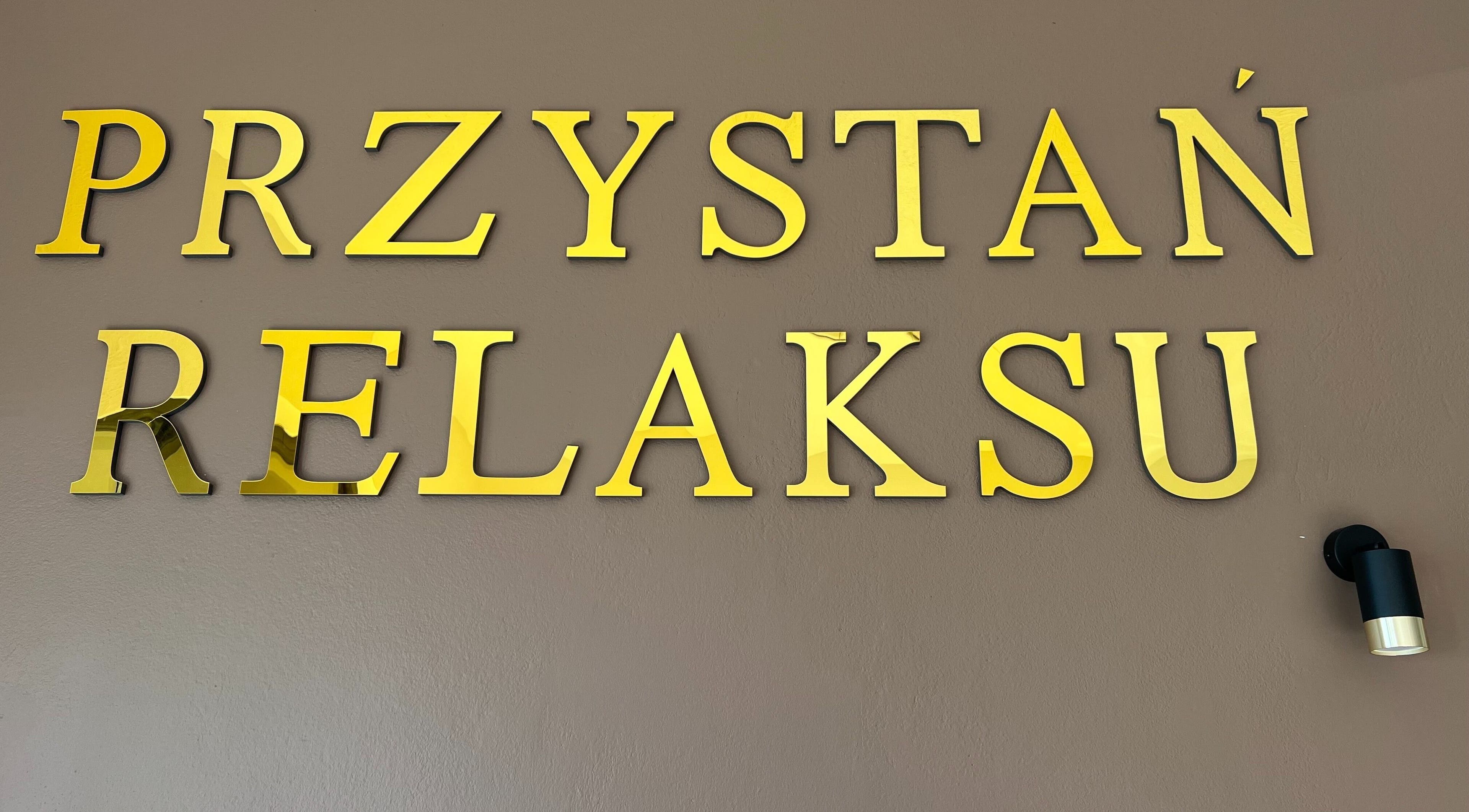 Złoty napis Przystań Relaksu w ANDY, Busko-zdrój, Województwo Świętokrzyskie, PL.