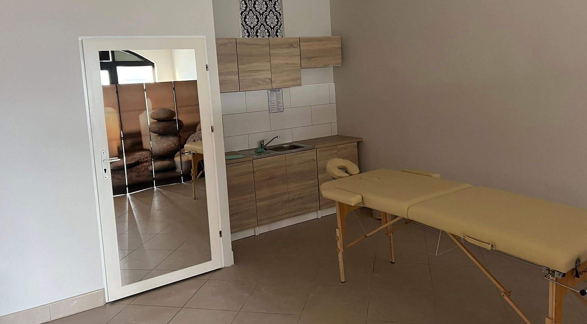 Gabinet masażu w Przystań Relaksu, Busko-zdrój, Województwo Świętokrzyskie, PL. Elegancka atmosfera i wygoda.