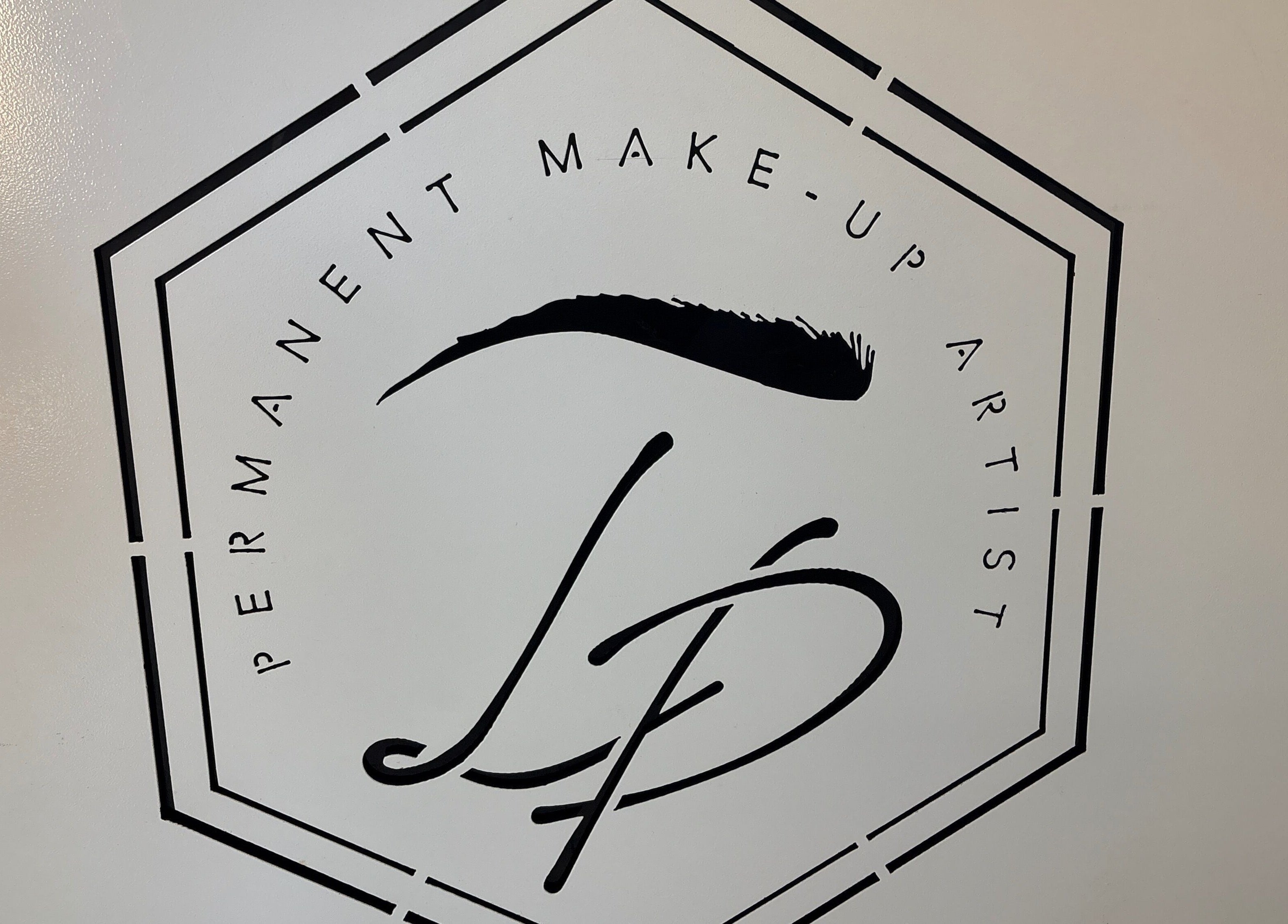 Logo di linda piscopo make-up artist ad Arzano, Campania, IT, simbolo di stile e bellezza.