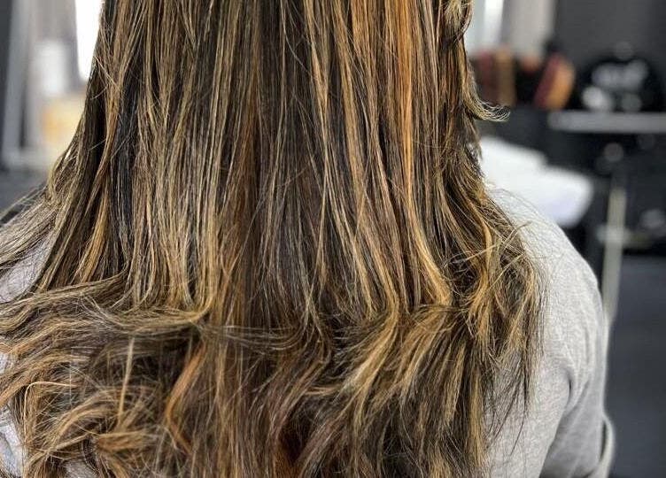 Beautiful hair styling at Cleopatra Skin & Beauty Suriname, Paramaribo, Paramaribo, SR with stunning highlights.