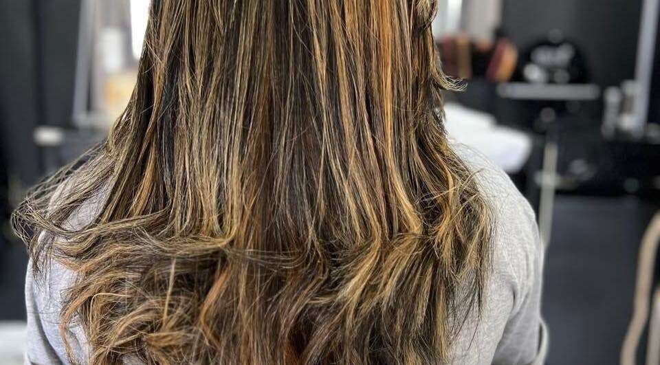 Beautiful hair styling at Cleopatra Skin & Beauty Suriname, Paramaribo, Paramaribo, SR with stunning highlights.