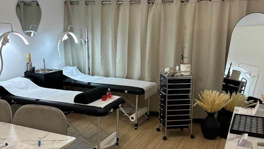 Salle de soins moderne à LE LABORATOIRE DU SOURIRE, Angers, Pays De La Loire, FR.