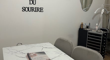 Espace moderne de LE LABORATOIRE DU SOURIRE à Angers, Pays De La Loire, FR pour des soins de beauté.