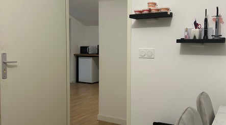 Espace moderne chez LE LABORATOIRE DU SOURIRE, Angers, Pays De La Loire, FR, avec équipements et décorations.