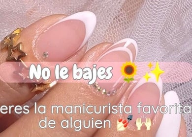 Diseño de uñas elegante en LuciGuz SPA, Puruándiro, Michoacán, MX con decoración de estrellas.