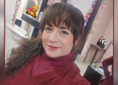 Sonriente en LuciGuz SPA, Puruándiro, Michoacán, MX. Ambiente cálido y decoraciones festivas.