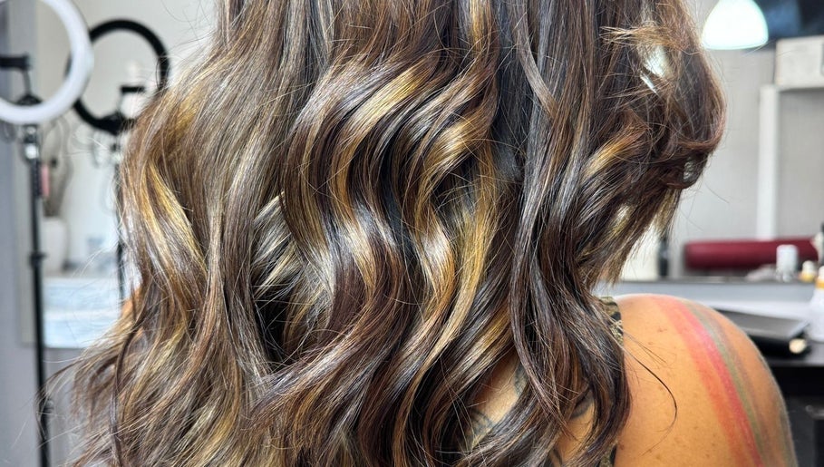 Close-up of flowing, highlighted hair at Miliana Bernardo, Faro, Faro, PT.