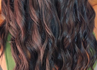 Luxurious wavy hairstyle at Miliana Bernardo, Faro, Faro, PT. Perfect for enhancing natural elegance and beauty.