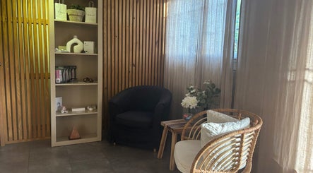 Gezellige zithoek bij Skin Innovation Aesthetic Dermatology, Willemstad, Curaçao, CW.