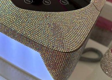 Equipo de belleza con cristales en SF BEAUTY STUDIO, La Tablada, Provincia De Buenos Aires, AR.