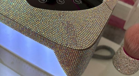 Equipo de belleza con cristales en SF BEAUTY STUDIO, La Tablada, Provincia De Buenos Aires, AR.