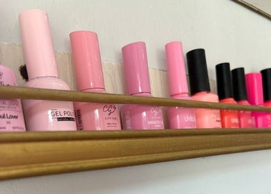 Esmaltes en colores vibrantes en SF BEAUTY STUDIO, La Tablada, Provincia De Buenos Aires, AR.