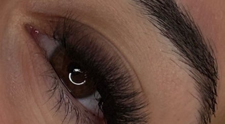 Extension de cils chez AD Institut à Rothau, Grand Est, FR, affichant un œil magnifiquement souligné.