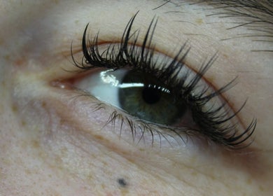 Extension de cils à Effet Déesse, Crêts En Belledonne, Auvergne-rhône-alpes, FR pour un regard éclatant.
