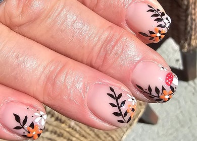 Nail art floral naturel à Effet Déesse, Crêts En Belledonne, Auvergne-rhône-alpes, FR.