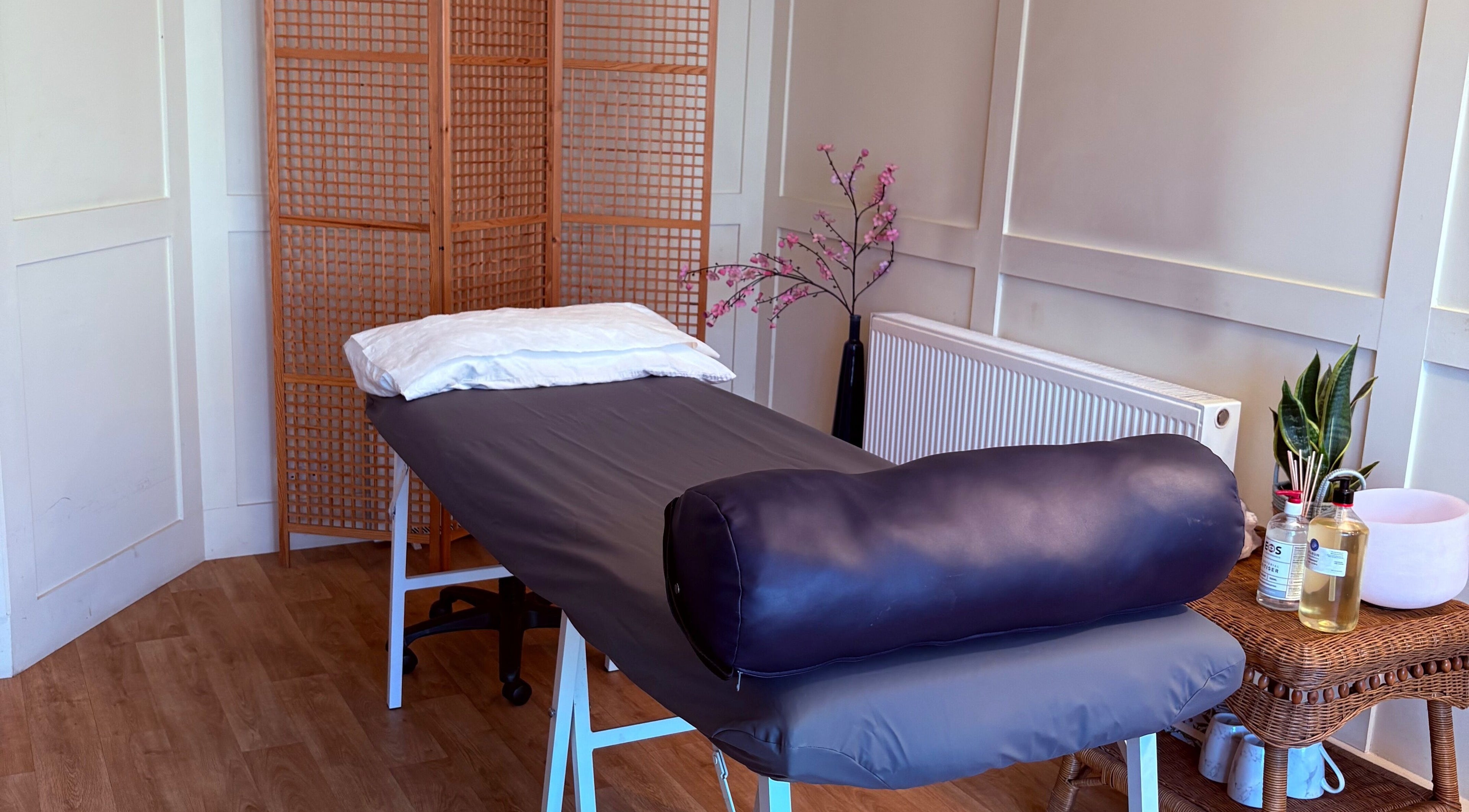 Serene treatment room at Kaizen Clinic, Haslemere, England, GB with massage bed and relaxing decor.