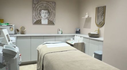 Elegant treatment room at VZKN, London, England, GB featuring a calming Buddha artwork.