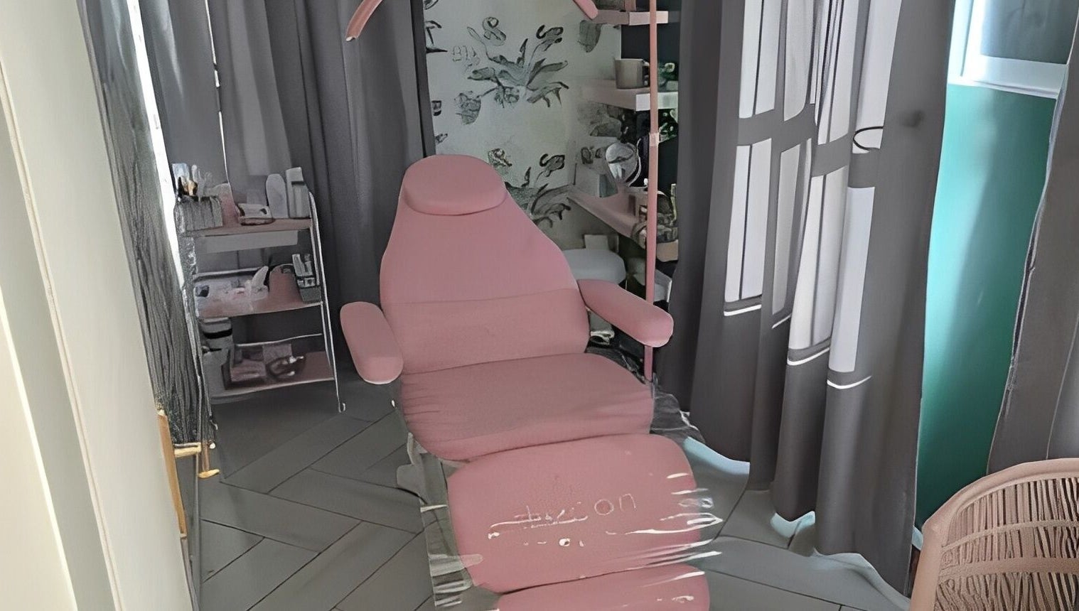 Luxurious pink chair in Glow Studio, Roodepoort, Gauteng, ZA, set for relaxing beauty treatments.