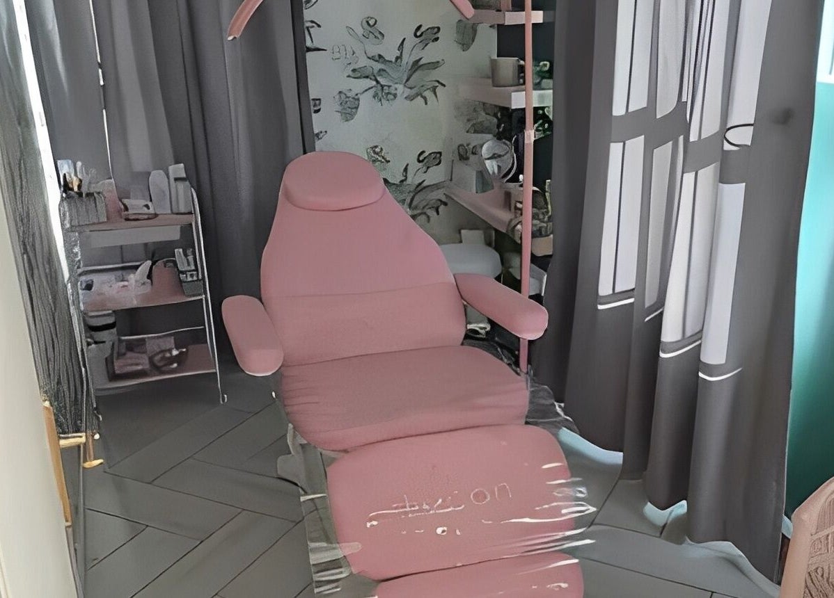 Luxurious pink chair in Glow Studio, Roodepoort, Gauteng, ZA, set for relaxing beauty treatments.