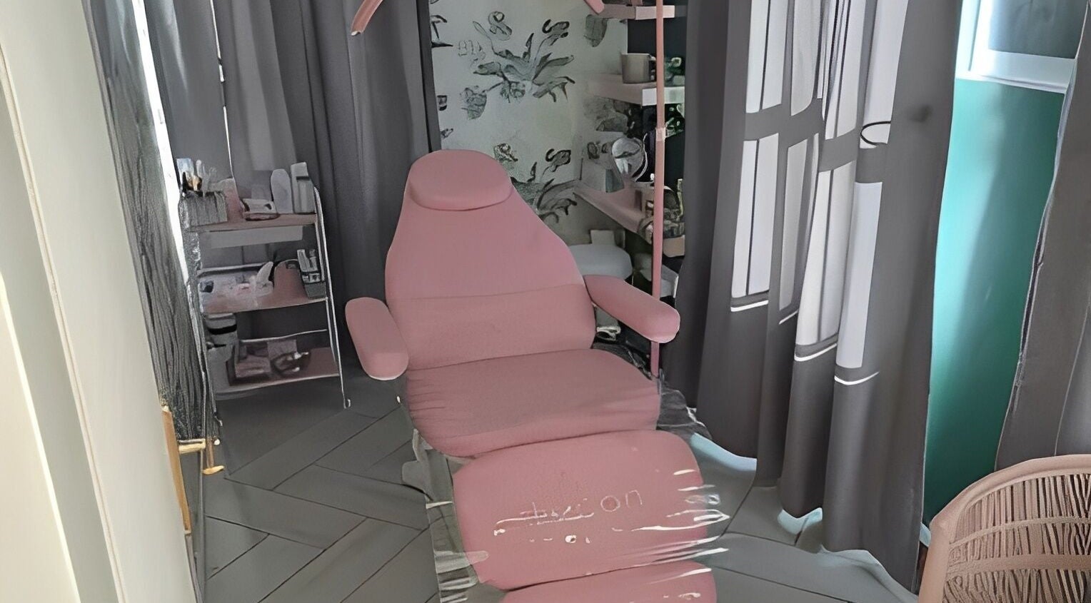 Luxurious pink chair in Glow Studio, Roodepoort, Gauteng, ZA, set for relaxing beauty treatments.