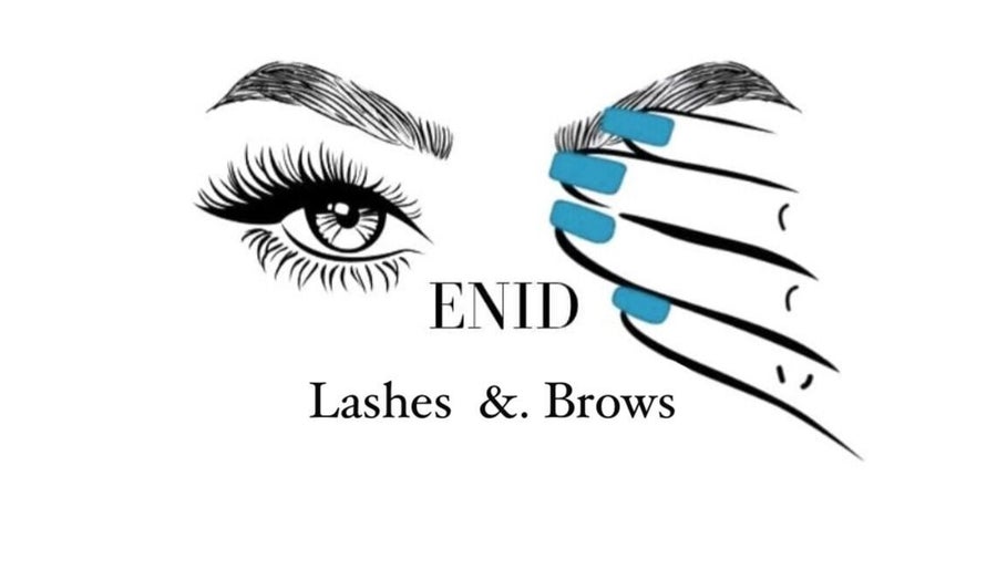 Logotipo de Enid_studio en Quebradillas, PR destacando un ojo con cejas y uñas esmaltadas.