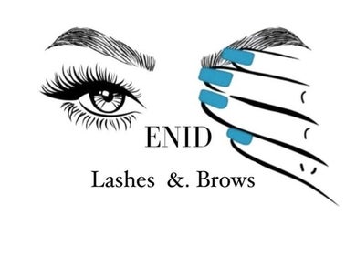 Logotipo de Enid_studio en Quebradillas, PR destacando un ojo con cejas y uñas esmaltadas.