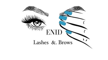 Logotipo de Enid Studio mostrando un ojo estilizado y uñas azules en Quebradillas, Quebradillas, PR.