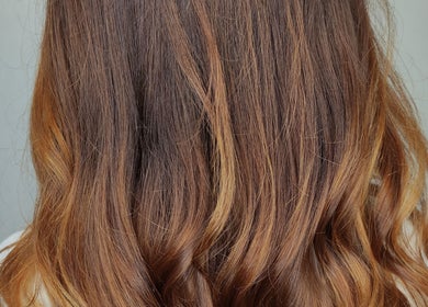 Волосся з м'якими локонами у Polina Hair Pt, Faro, Faro, PT.