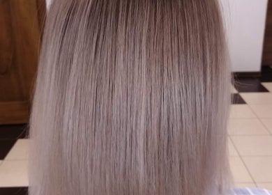 Блискуче світле волосся в Polina Hair Pt, Faro, Faro, PT, в класичному салоні.