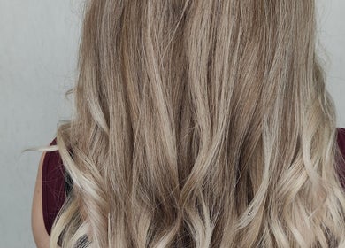 Елегантні світлі локони в Polina Hair Pt, Faro, Faro, PT.