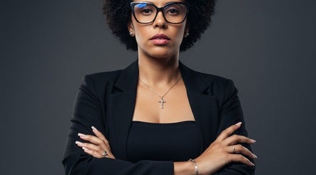 Profissional confiante no Espaço Jeniffer Mota, Rio De Janeiro, Rio De Janeiro, BR.