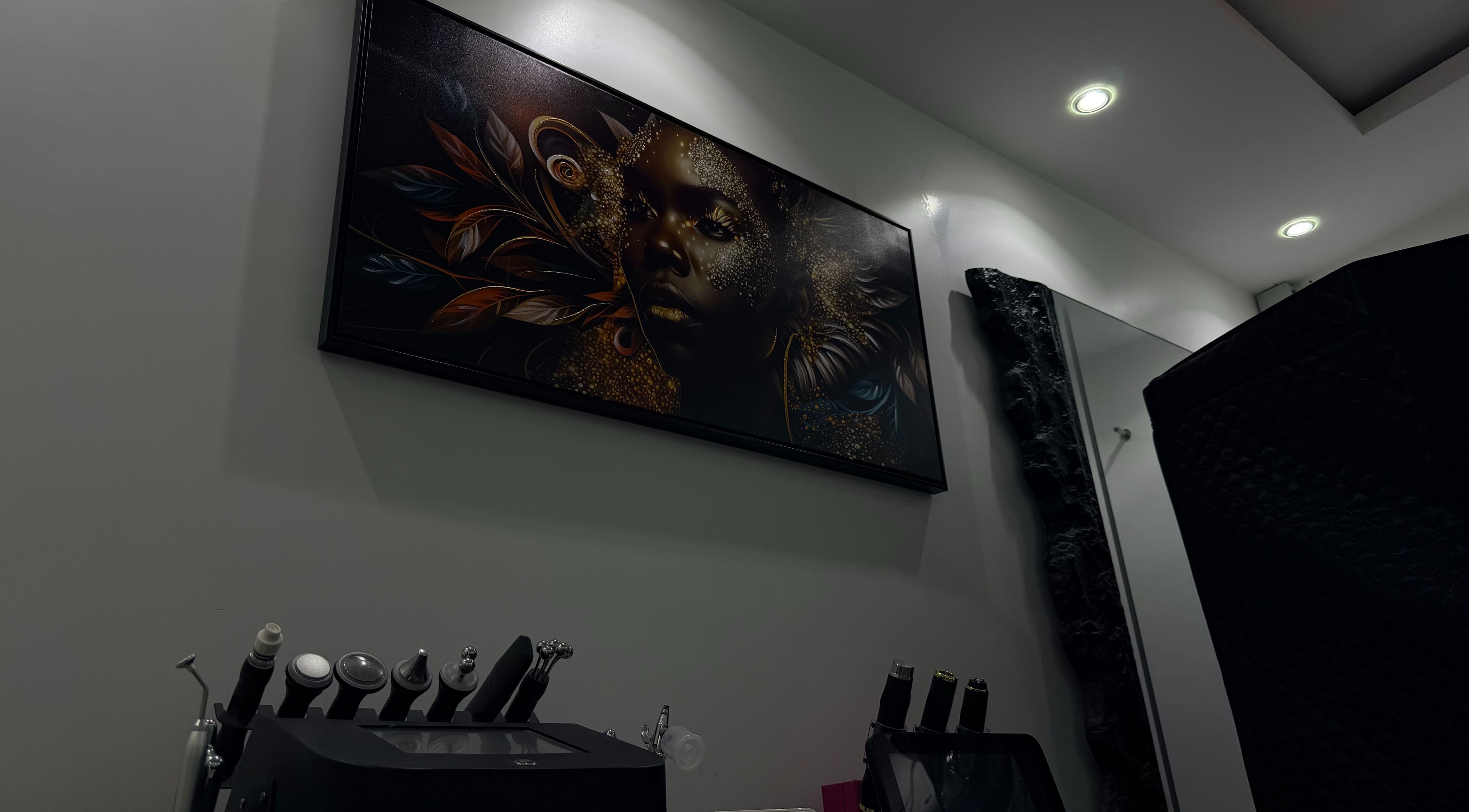 Art mural et équipement moderne chez DALAL | The Beauty Studio, Dakar, Région De Dakar, SN.