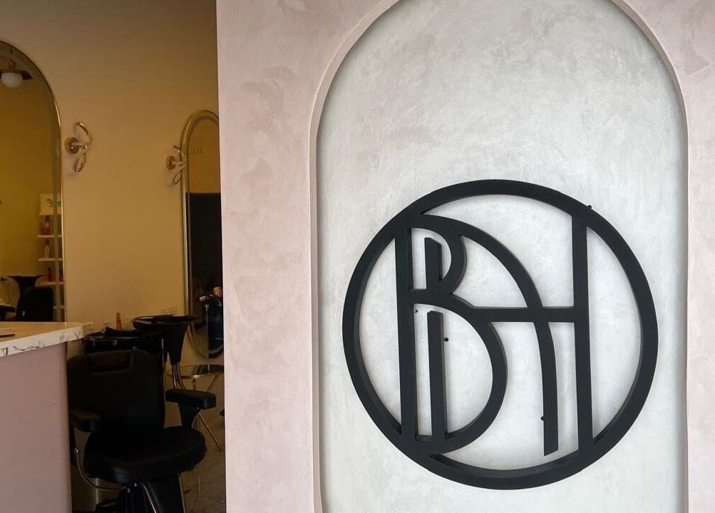 ديكور أنيق في Hoba Salon بالرياض, منطقة الرياض, SA يعكس جمال وصالون متميز.