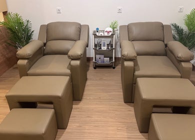 Comfortable seating in the relaxation area of reSPAwn Spa Bali, Kec. Kuta Utara, Bali, ID, with lush greenery.