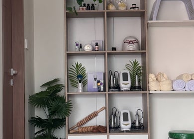 Shelf with spa essentials and towels at reSPAwn Spa Bali, Kec. Kuta Utara, Bali, ID.