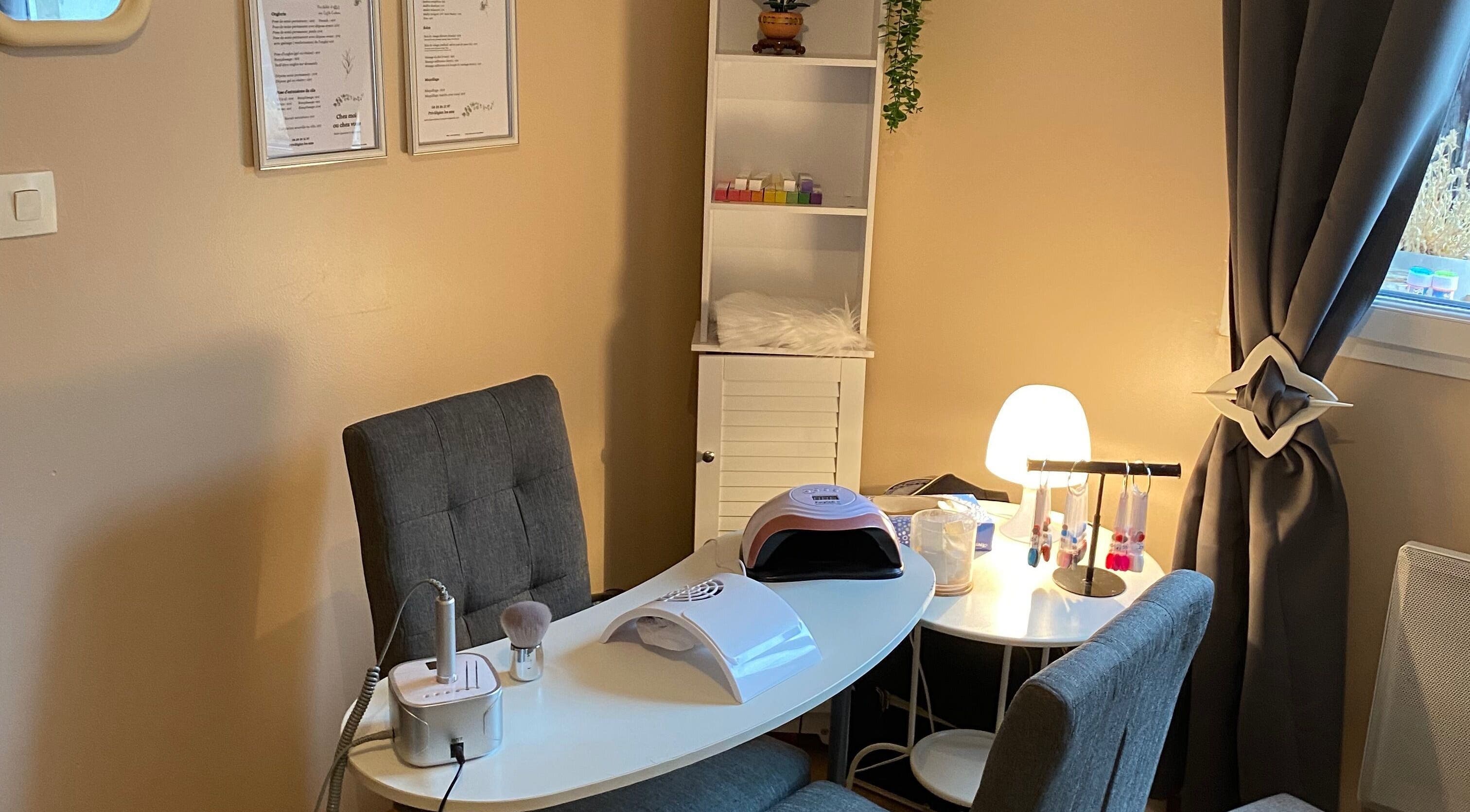 Espace manucure moderne à Esthétique Et Beauté Par Gwen, Bellenglise, Hauts-de-France, FR.