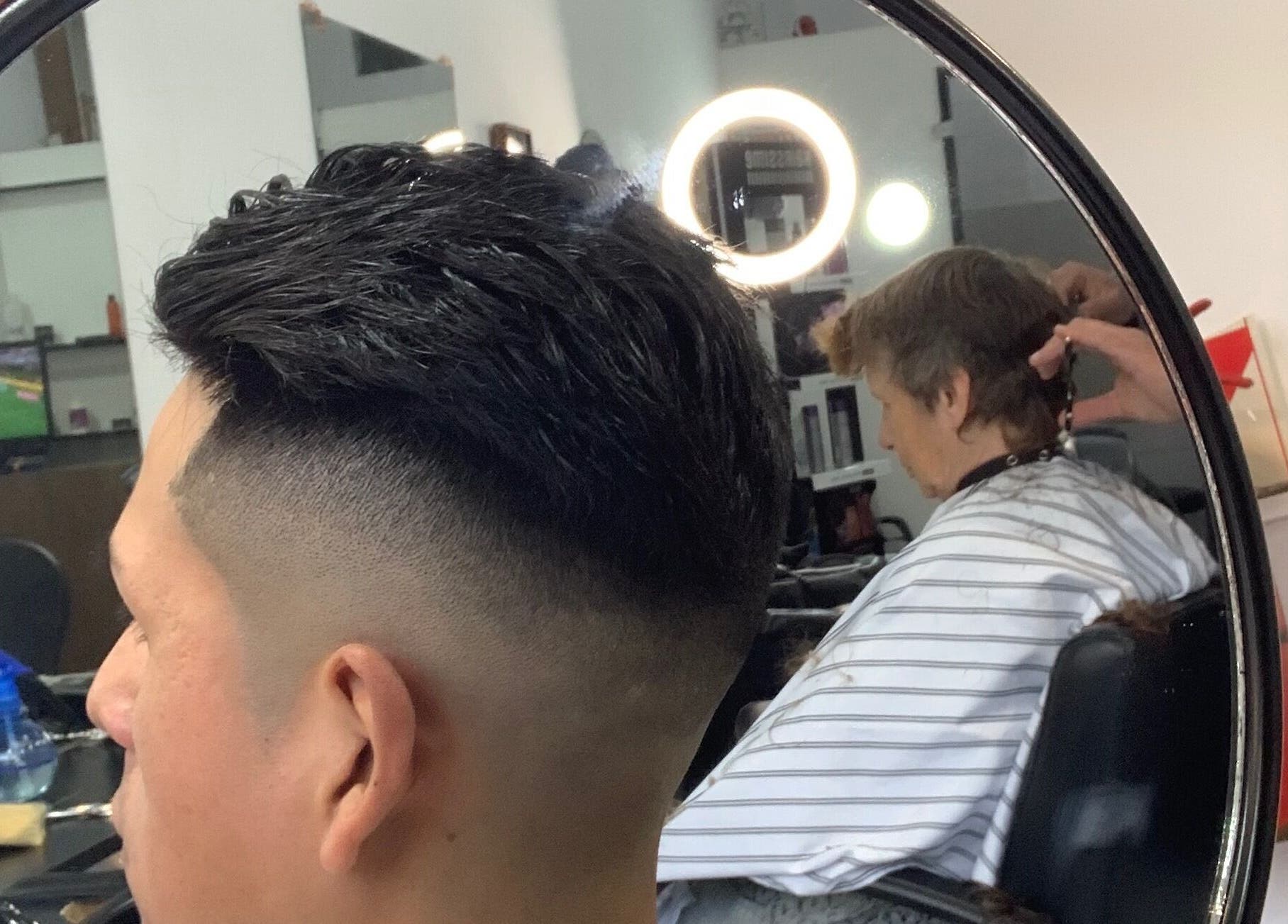 Corte de cabello moderno en ESAN Peluquerias, Mar del Plata, Provincia de Buenos Aires, AR.