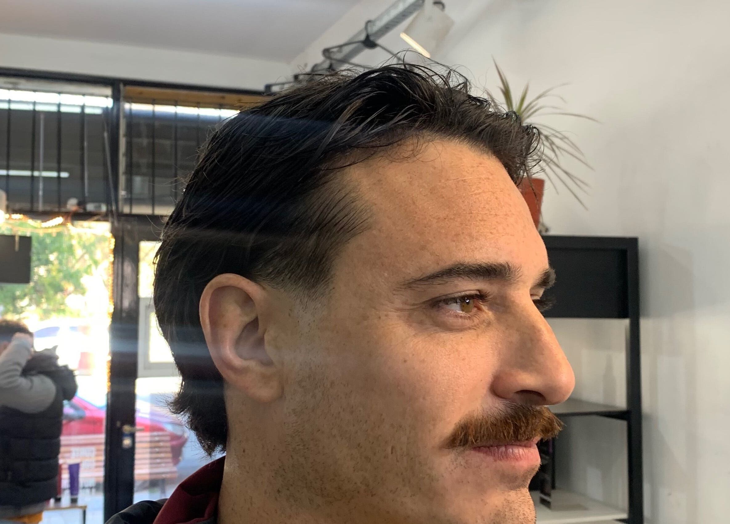 Corte de cabello masculino en ESAN Peluquerias, Mar del Plata, Provincia de Buenos Aires, AR.