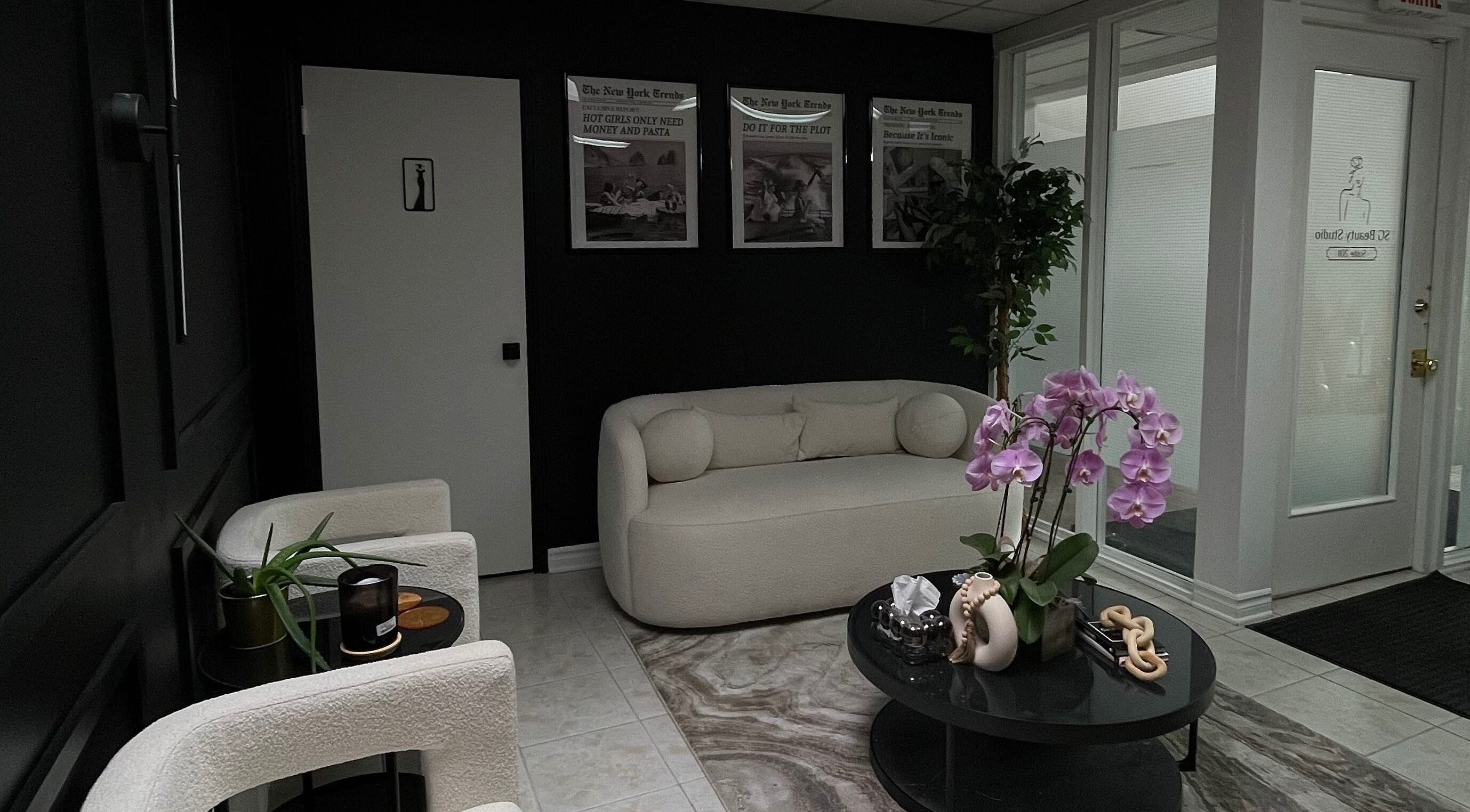 Sophisticated waiting area at The Wink Room, Gatineau, Québec, CA, featuring plush seating and a modern design.