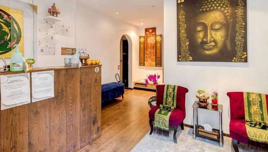 Cozy interior of Wiphaspa2 Thai Massage, Paris, Île-de-France, FR, featuring traditional decor and warm ambiance.