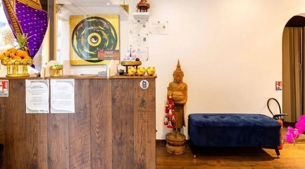Reception at Wiphaspa2 Thai Massage, Paris, Île-de-France, FR, featuring a traditional decor with a Buddha statue.