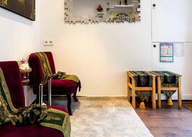 Elegant seating area at Wiphaspa2 Thai Massage in Paris, Île-de-France, FR, featuring classic decor.