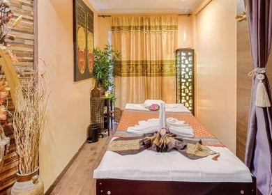 Peaceful massage room at Wiphaspa2 Thai Massage, Paris, Île-de-france, FR with elegant decor and serene ambiance.