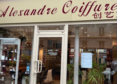 Alexandre Coiffure位于巴黎Île-de-france外观，展示现代且优雅的设计。