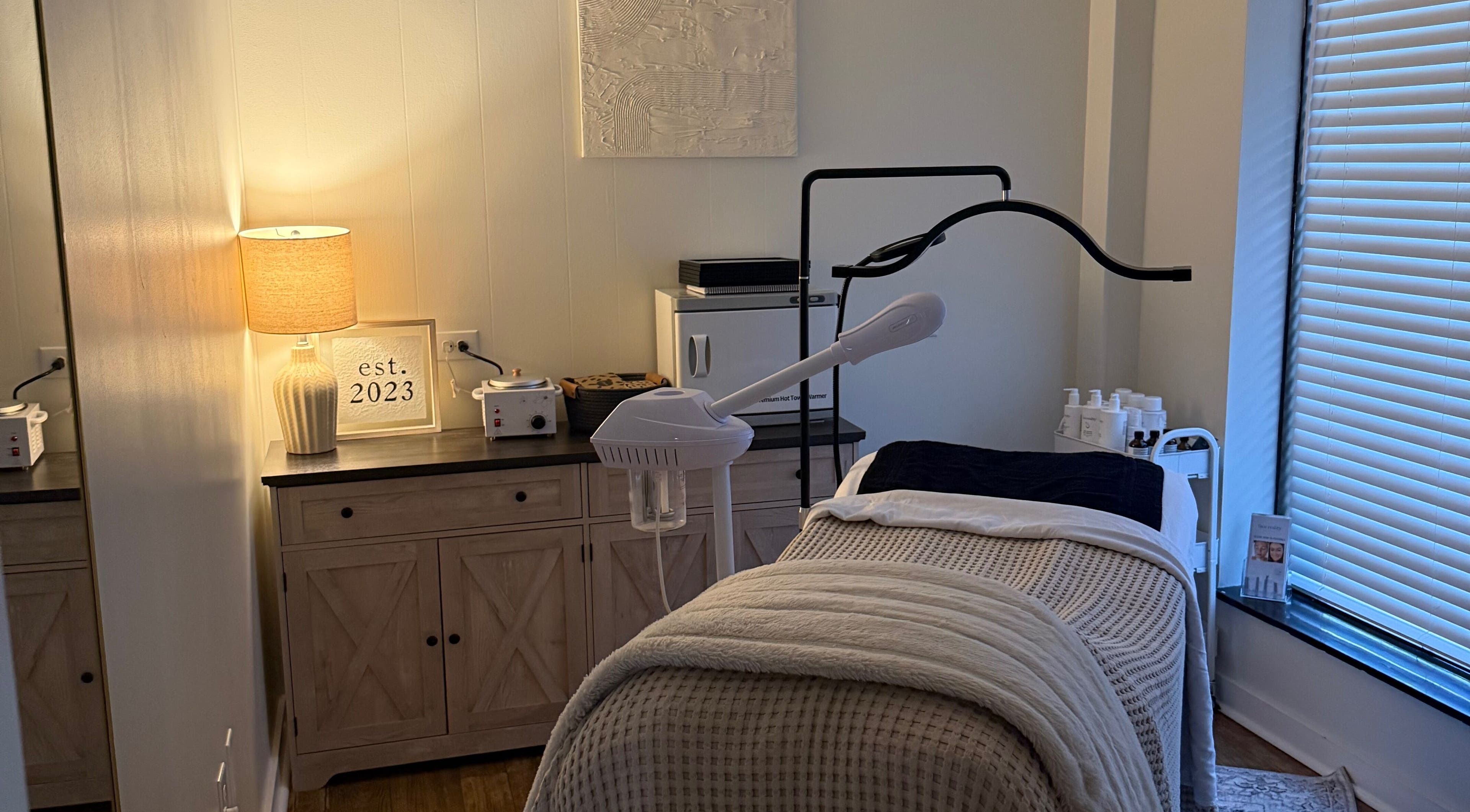 Evolve Skin Lab + Aesthetics spa room in Union City, Tennessee offers a tranquil setting for your beauty treatments.