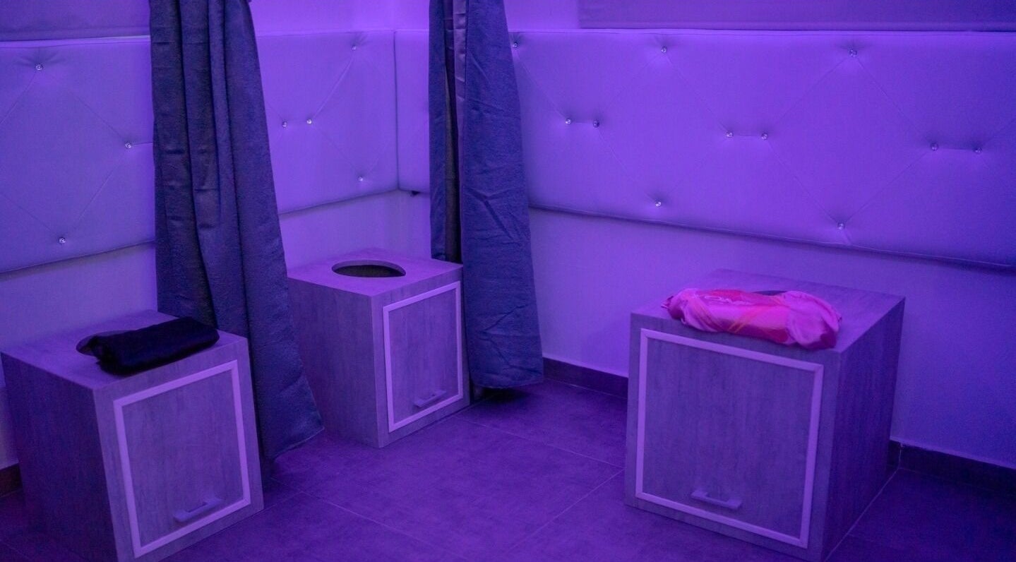 Yoniverse Curaçao spa room with seating in soothing light, Willemstad, Curaçao, CW.