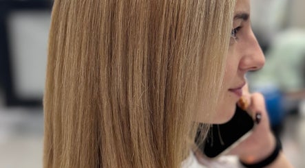 Close-up of a stylish blonde hairstyle at D Code Hair & Nails in Ħaż-żebbuġ, MT, showcasing sleek salon results.