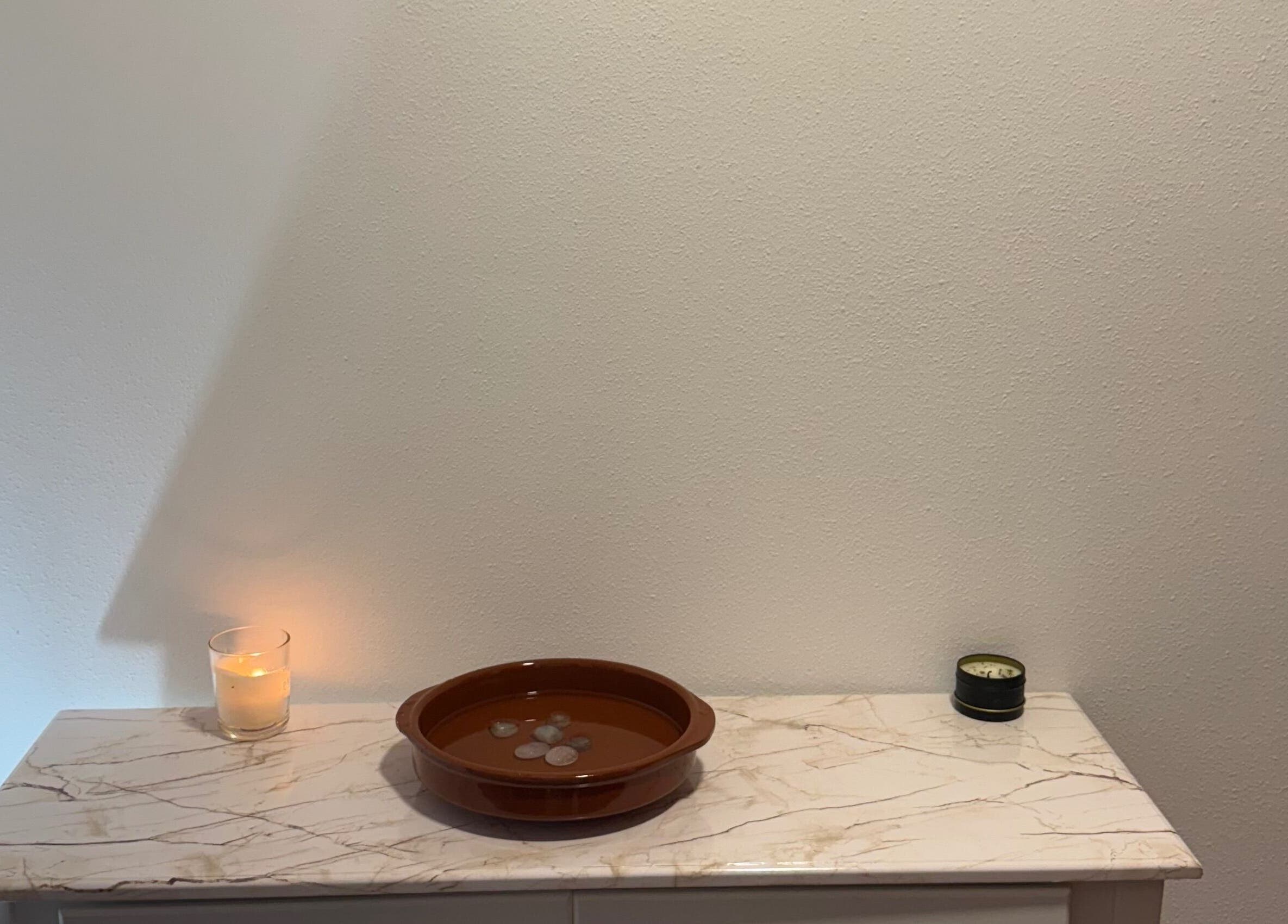 Espacio zen minimalista en Adri Oliver Masajes Bienestar, Donostia/San Sebastián, Euskadi, ES.