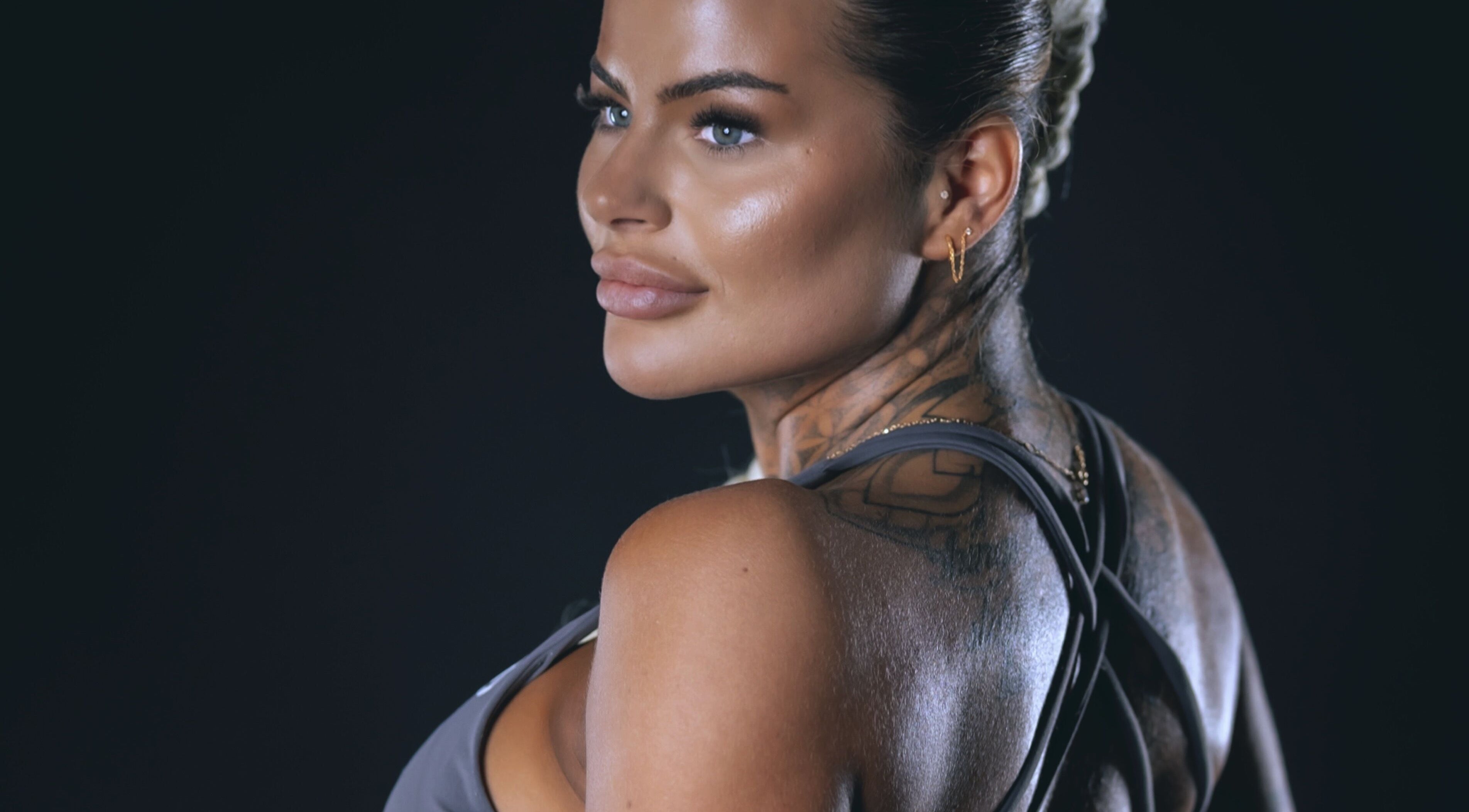 Elegant profile view capturing beauty and wellness at Glutebyjol, Longueuil, Québec, CA.